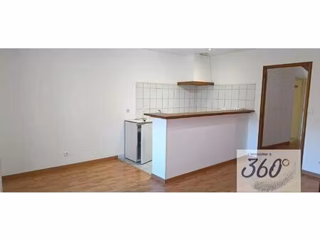 t2 - centre-ville de cluny - proche du cloître