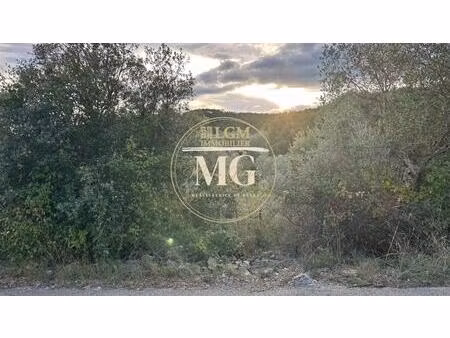 terrain à bâtir 1 900 m²