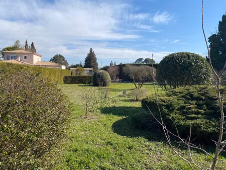 terrain constructible de 727 m2  prochainement viabilisé -