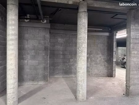 place de parking stockage