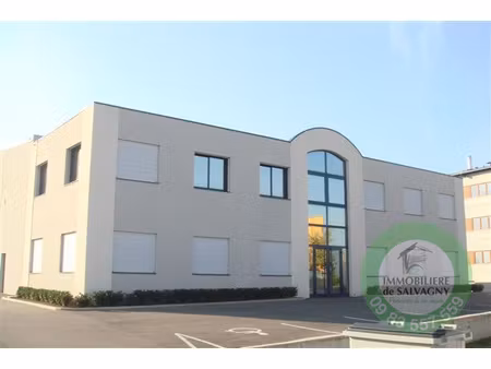 a louer bureaux 50 m2 à la tour de salvagny