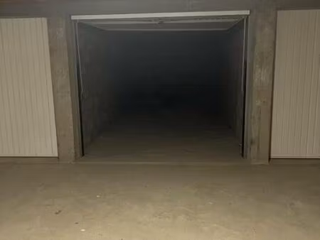 garage n° 4 /lot 136 résidence auvergne 43700 brives charensac