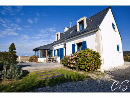 havre familial face à la mer  à quelques pas du sable