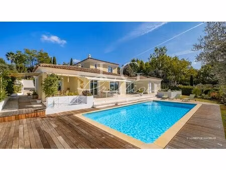 villa avec piscine et vue dégagée - cadre paisible à 15 min de fréjus