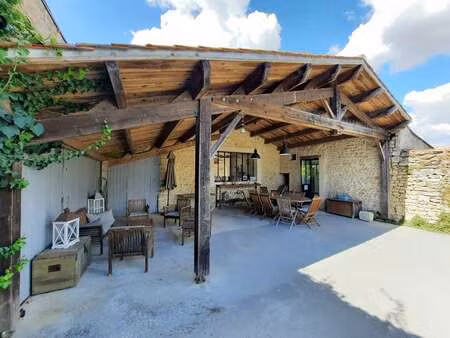 vente maison à saint-michel-en-l'herm (85580) : à vendre / 155m² saint-michel-en-l'herm