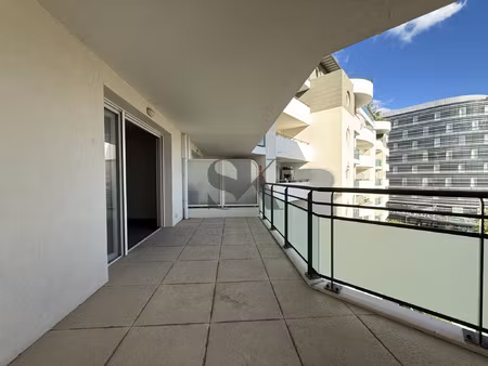appartement de type 3 de 68m2 avec terrasse et box - 13004 m