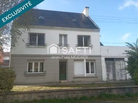 exclusivite - laz (29520) ; grande maison familiale à finir de restaurer.