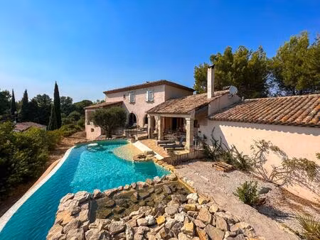 sur une parcelle de 4 897 m2 venez décourvir cette charmante propriété de 228 m2 avec...