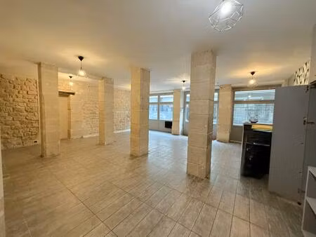 boutique avec possibilité de restauration sans extraction