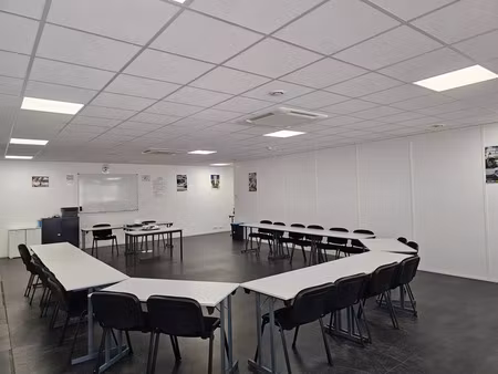 location locaux professionnels 2 pièces 115 m² à cergy (95000)  1 780 €