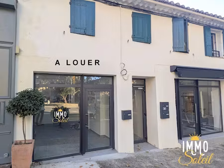 location locaux professionnels 37 m² à saint-cyr-sur-mer (83270)  940 €