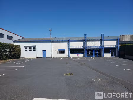 local commercial env. 500 m2 st flour