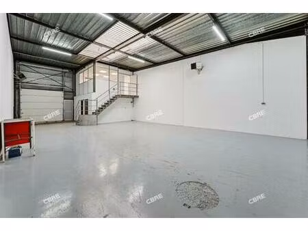 location local d'activités st ouen l'aumone 170 m²