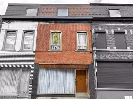 maison d'habitation à rénover + jardin et garage