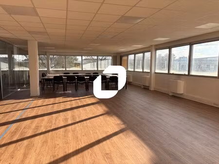 location local professionnel 342m² bron 69500