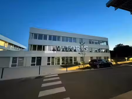 location bureau 841 m² à ventabren (13122)