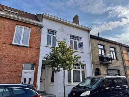 *** plus de visite possible *** maison 6 chambres à rénover