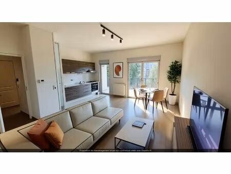 bruges tres beau 2 pieces avec balcon et parking