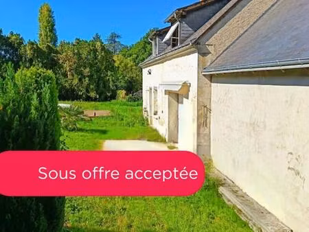 maison de caractère avec bois et caves troglodytes