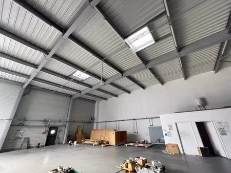 local d'activité entrepôt 355 m2 à louer vannes ouest