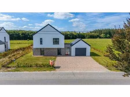 maison 4 chambres avec grenier  garage  terrasse et jardin.