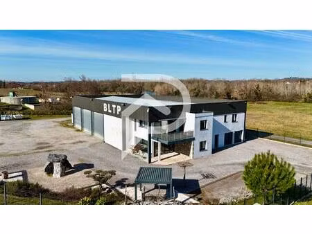 local d'activité de 700 m² avec appartement t4 bellocq