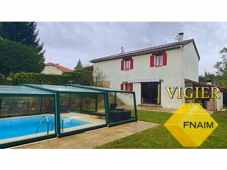 17 kms de figeac. tres jolie restauration sur 2ha de terrain