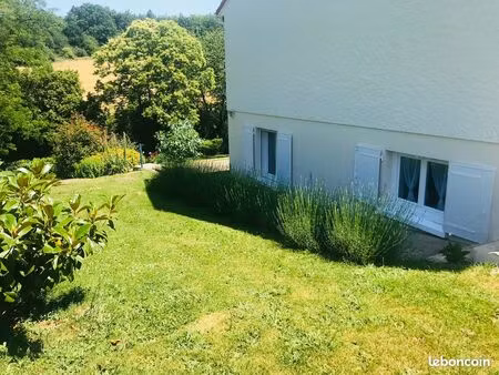 appartement - location etudiante - lycée de venours/inrae (10 mns) / lusignan (2kms)
