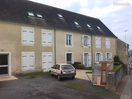 le chatelet en berry- centre bourg - appart. t1 bis