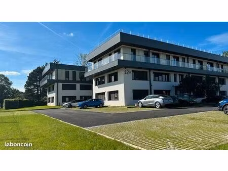 bureau individuel 17 mètres carrés tassin