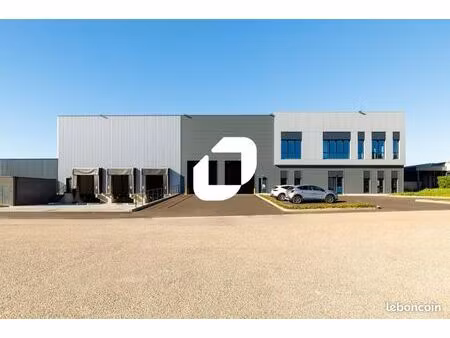 local logistique 6 061 m²