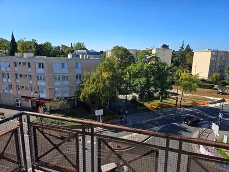 magnifique grand trois pieces en dernier etage