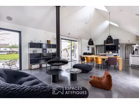 maison d'architecte contemporaine avec parc et piscine