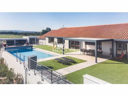 maison d'exception avec volumes généreux- plaine du forez