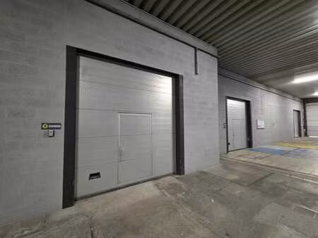 entrepôt de 130 m²