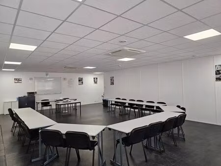 location bureau 2 pièces 115 m² à pontoise (95000)