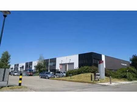 entrepôt avec bureaux dans la zone industrielle de zaventem