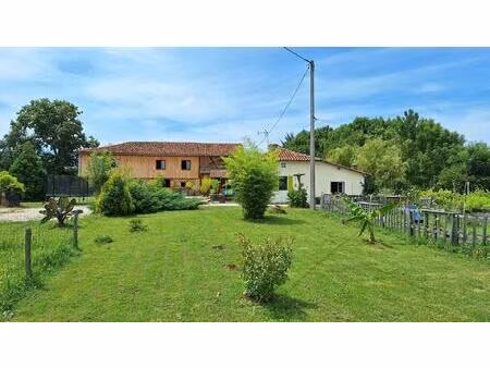 a vendre sur le secteur de masseube: charmante maison de caractère dans le gers avec vues.