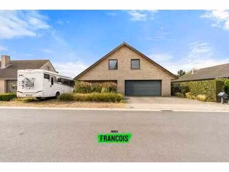 villa gigantesque (5-6 chambres / 357 m² habitables) : peb …