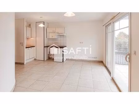 hyper centre - t2 de 47m² avec balcon et parking couvert