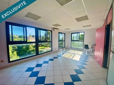 rès beau local commercial ou bureau à usage professionnel de 65m2 avec un balcon et une pl