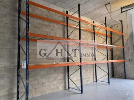 a louer a marcoussis un entrepot / bureaux de 300 m²