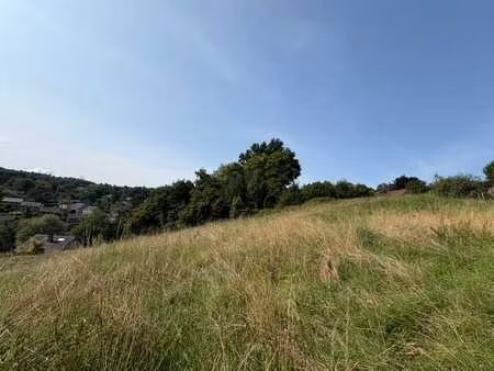 parcelle calme nichée dans un hameau avec vue dégagée