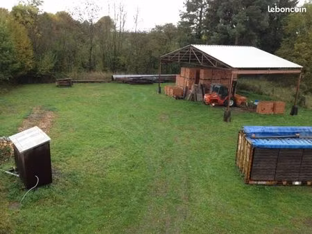 terrain constructible 3000 m² au bord village