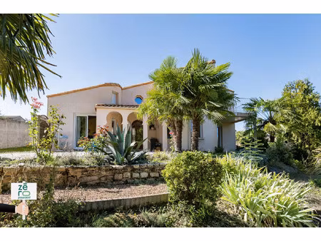 vente maison à chavagnes-en-paillers (85250) : à vendre / 143m² chavagnes-en-paillers