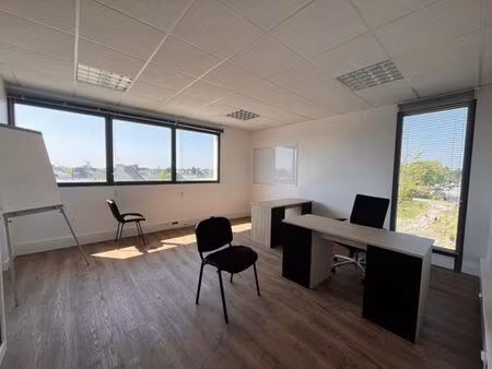 bureau de prestige de 203 m2 en location - vannes  france