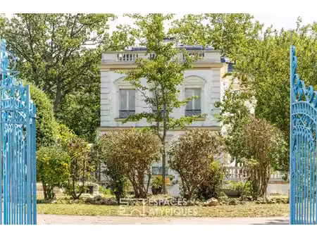 prestigieuse propriété  chargée d'histoire (style napoléon iii) au coeur du vésinet sud