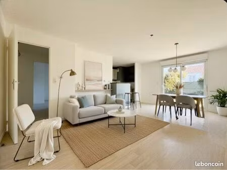 appartement t3 de 64m2+ terrasse+ parking extérieur