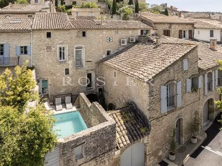 maison de village avec piscine à lagnes.