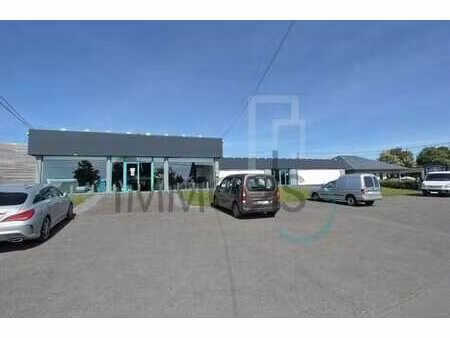 immeuble commercial ou bureaux  avec parking et terrain